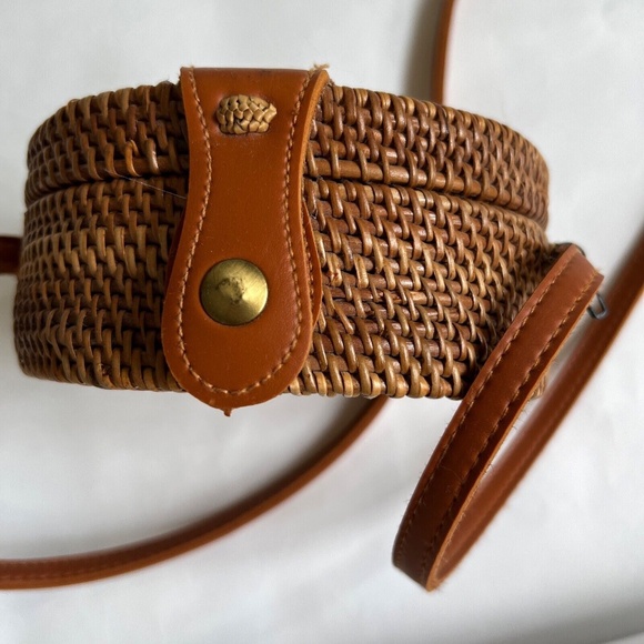 Rattan Woven Crossbody Bag Circle Round Long Strap Brown Island Gal New - Picture 4 of 9